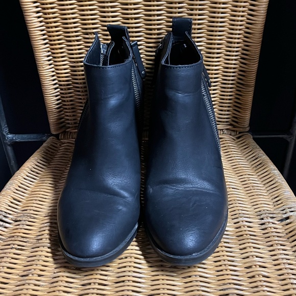 DV by Dolce Ankle Booties, Size 9.5, gently worn, Black - Picture 7 of 7